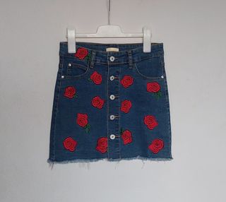 Falda vaquera con flores