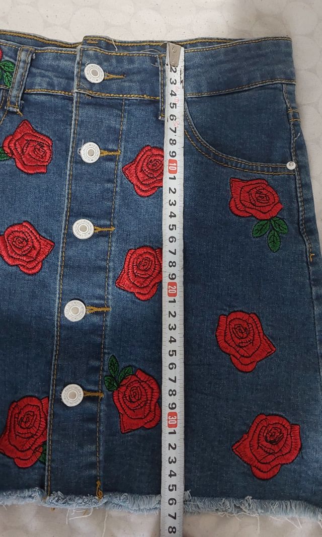 Falda vaquera con flores