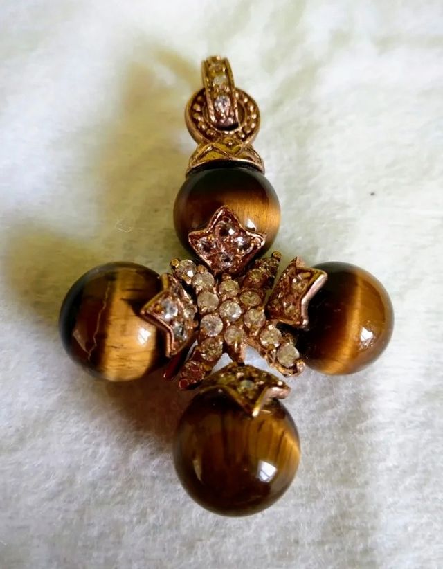 Bolillos antiguos de madera y otros