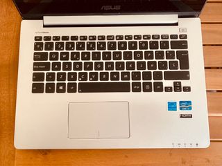 ASUS VivoBook S300C  Táctil