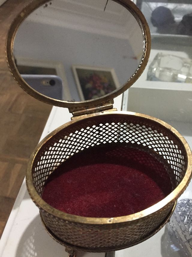 Caja antigua (pequeña 10cm x 7 alto