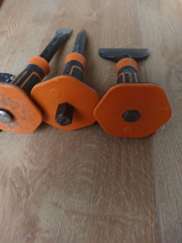 1Martillo y 3 piquetas