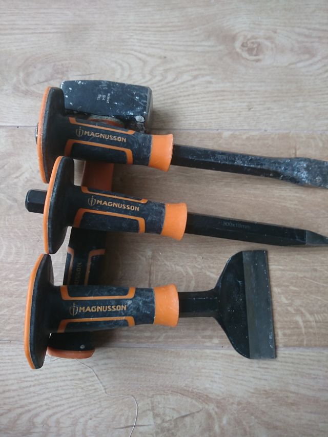 1Martillo y 3 piquetas