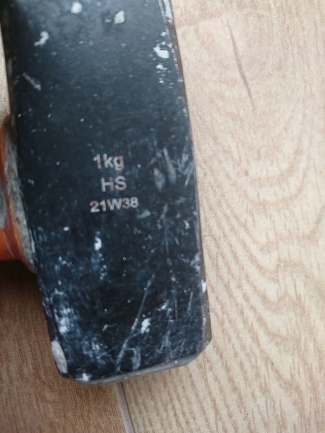 1Martillo y 3 piquetas