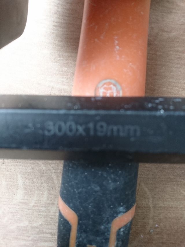 1Martillo y 3 piquetas