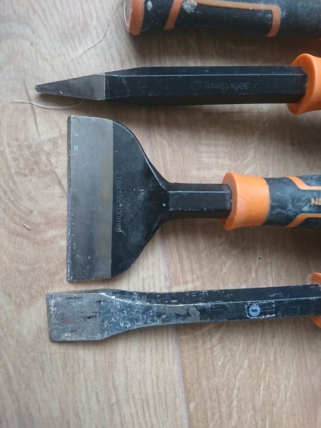 1Martillo y 3 piquetas