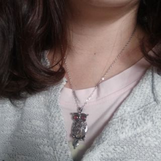 COLGANTE NUEVO BUHO OJOS AMBAR. Color plata y ámba