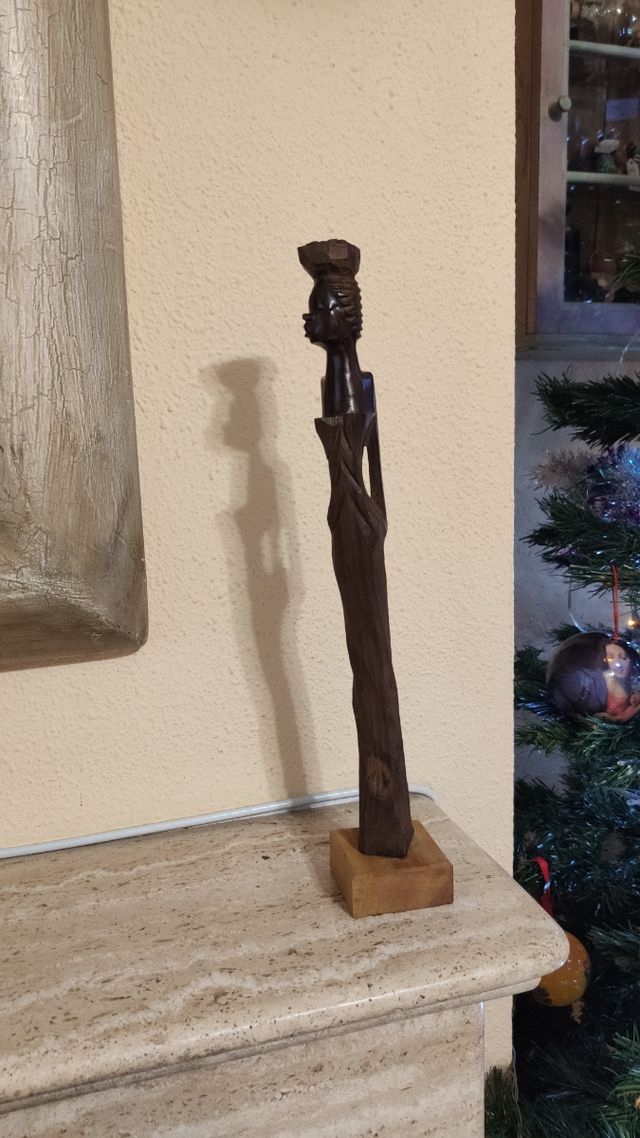 FIGURA ÉTNICA AFRICANA TALLADA A MANO