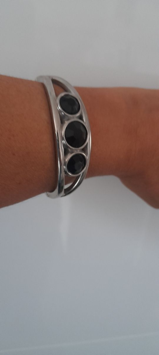 Pulsera rígida
