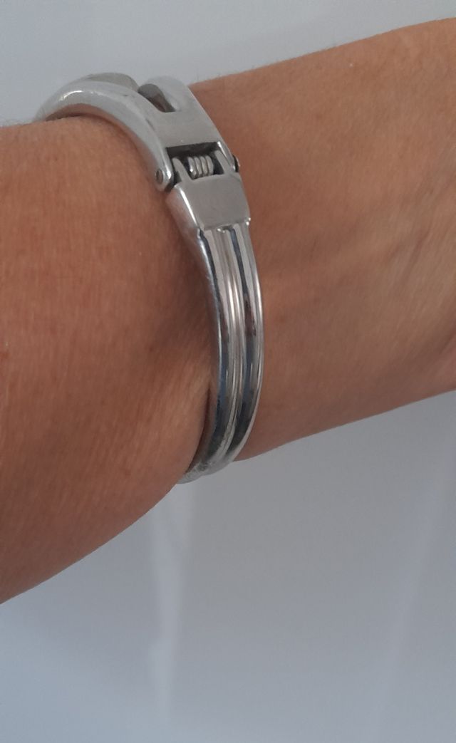 Pulsera rígida