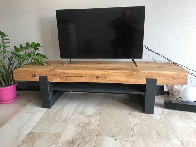 Mesa Television de Roble