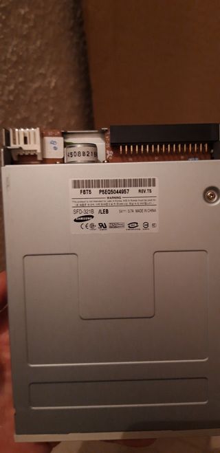 Disquetera seminueva sin apenas uso