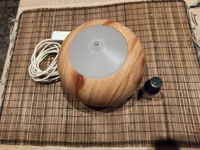 Humidificador color madera con luces.