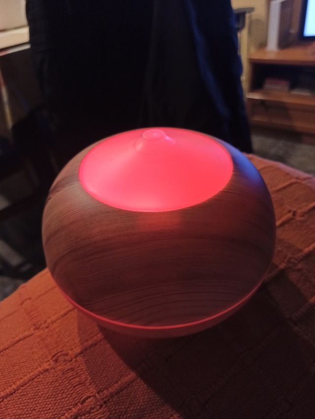 Humidificador color madera con luces.
