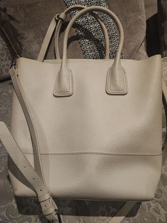 Elegante bolso en color marfil