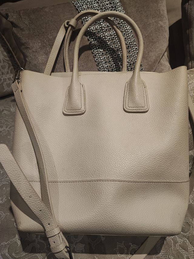 Elegante bolso en color marfil