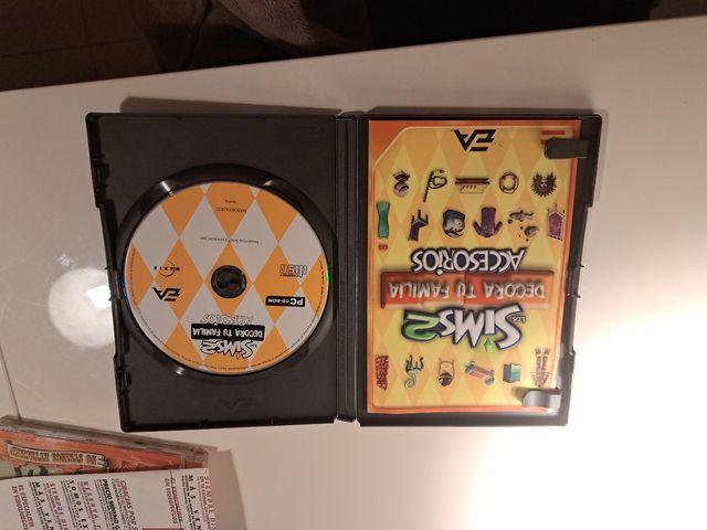 LOS SIMS 2 DECORA TU FAMILIA ACCESORIOS