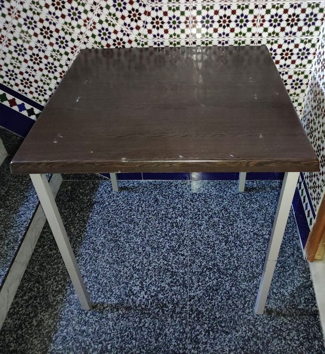 Mesa de metal de 80x80
