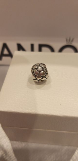 Charm Pandora múltiples corazones