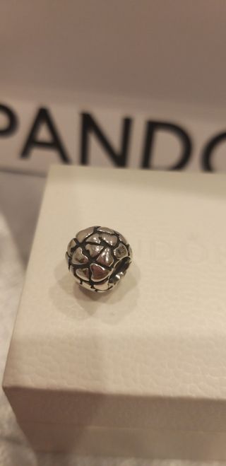 Charm Pandora múltiples corazones