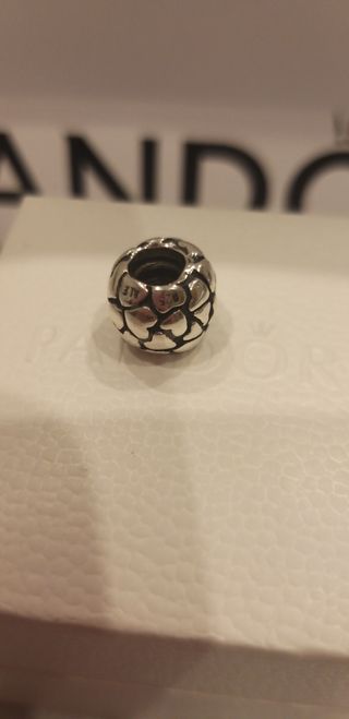 Charm Pandora múltiples corazones