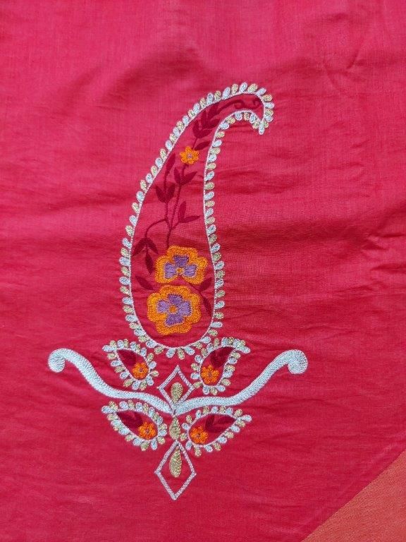 Falda roja y naranja de COLD