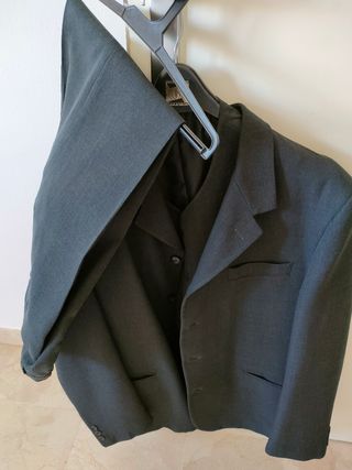 OFERTA.Trajes,pantalones,camisas, abrigo,cazadora.