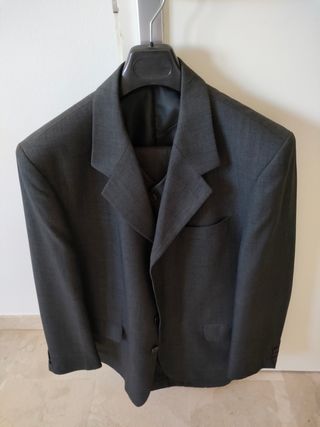 OFERTA.Trajes,pantalones,camisas, abrigo,cazadora.