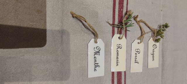 Targhette piante aromatiche. In ceramica