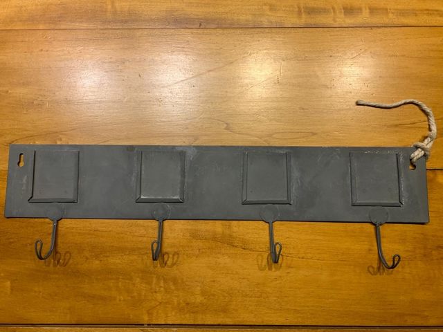 Appendino in metallo portafoto.