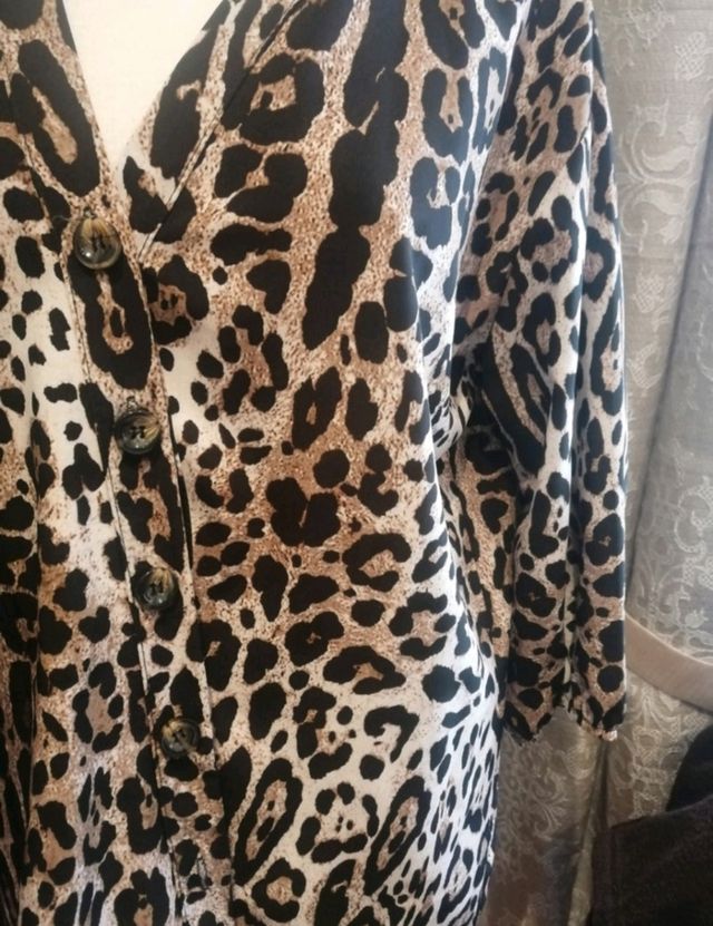 Estiloso blusa animal print