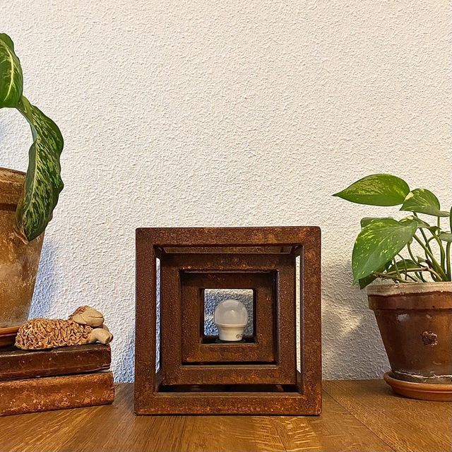 Lampara cubo al cubo. Acero corten.
