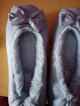Zapatillas de estar en casa sin estrenar.