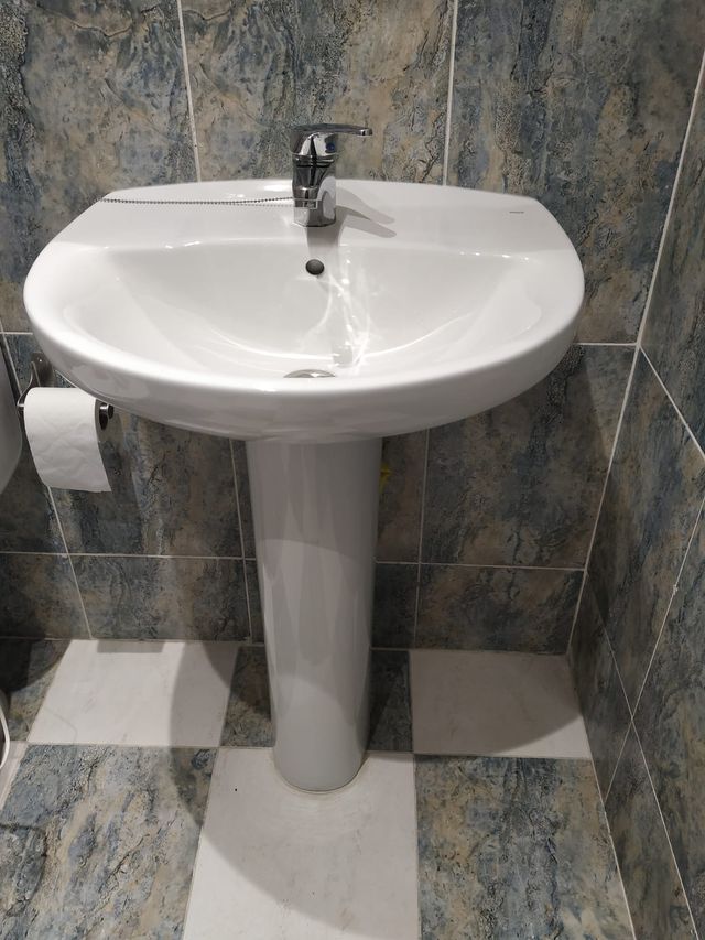 lavabo con pie ROCA