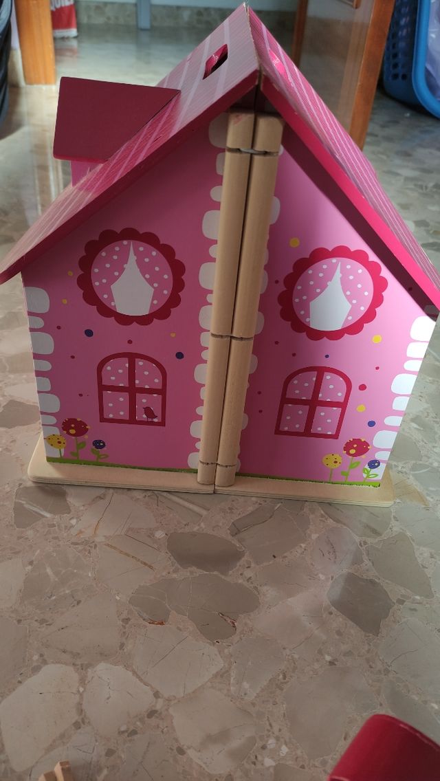 Casa de madera de muñecas