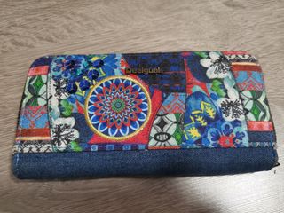 Desigual Monedero. 