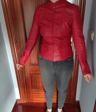 Cazadora roja de piel de Mango