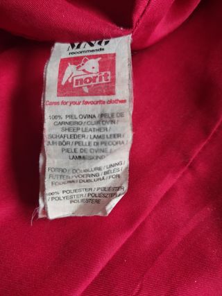 Cazadora roja de piel de Mango