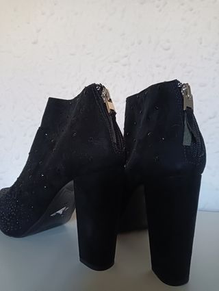 Botines Negros con pedrería Bershka talla 39