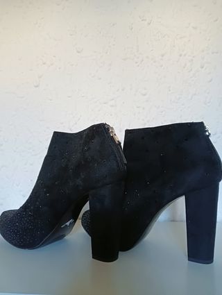 Botines Negros con pedrería Bershka talla 39
