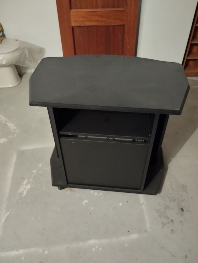 mueble para  tele y el otro para ordenar