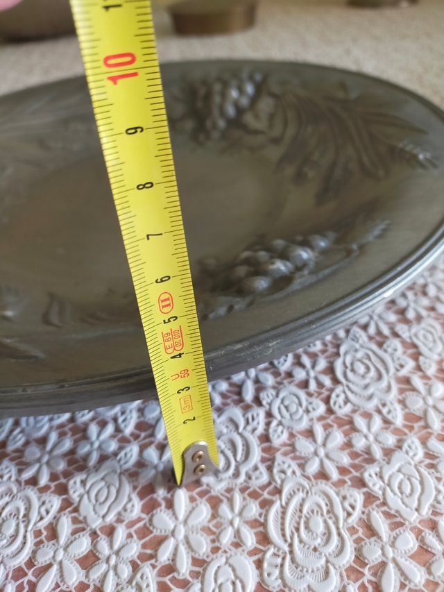 Fuente con espigas y uvas