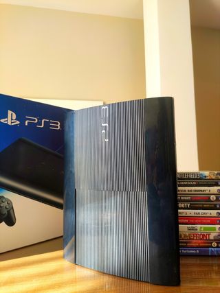 Play Station 3 (PS3) con 2 mandos y 11 juegos