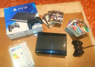 Play Station 3 (PS3) con 2 mandos y 11 juegos