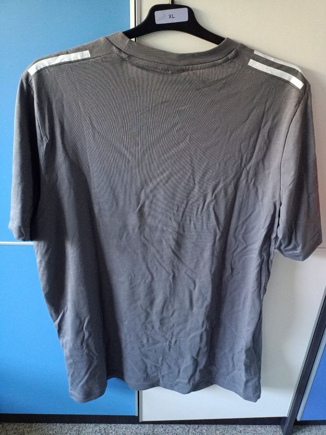 Camiseta Adidas gris