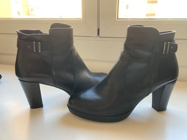 Botines TAMARIS talla 41.
