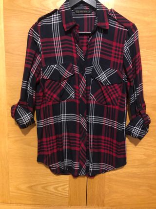 Camisa cuadros burdeos. XS. Zara