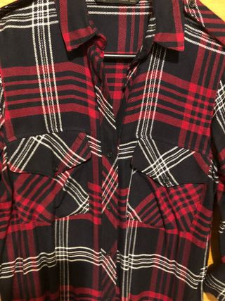 Camisa cuadros burdeos. XS. Zara