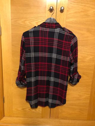 Camisa cuadros burdeos. XS. Zara