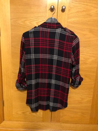 Camisa cuadros burdeos. XS. Zara